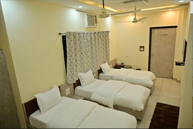 Hotel Raghuveer Inn By Bookingcare Sitapur Muafi Екстер'єр фото