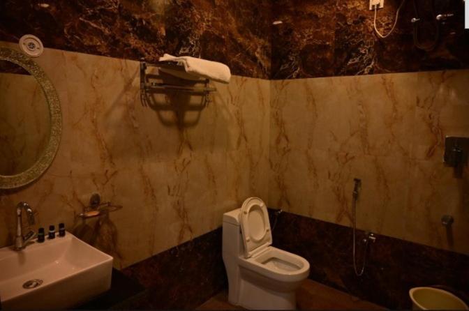 Hotel Raghuveer Inn By Bookingcare Sitapur Muafi Екстер'єр фото